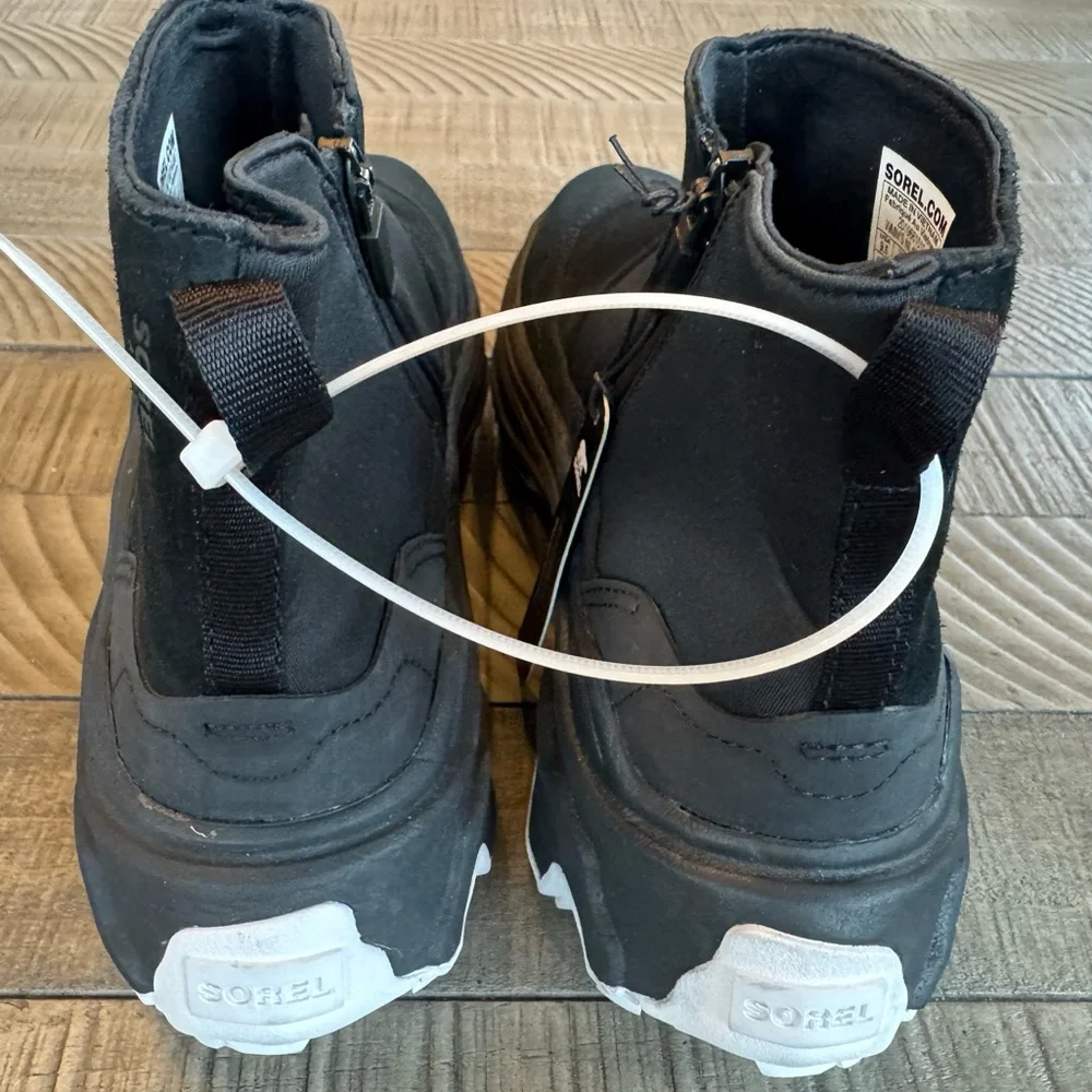 Sorel Kinetic Breakthru Acadia Waterproof Women's Shoe 9.5 (NWT)